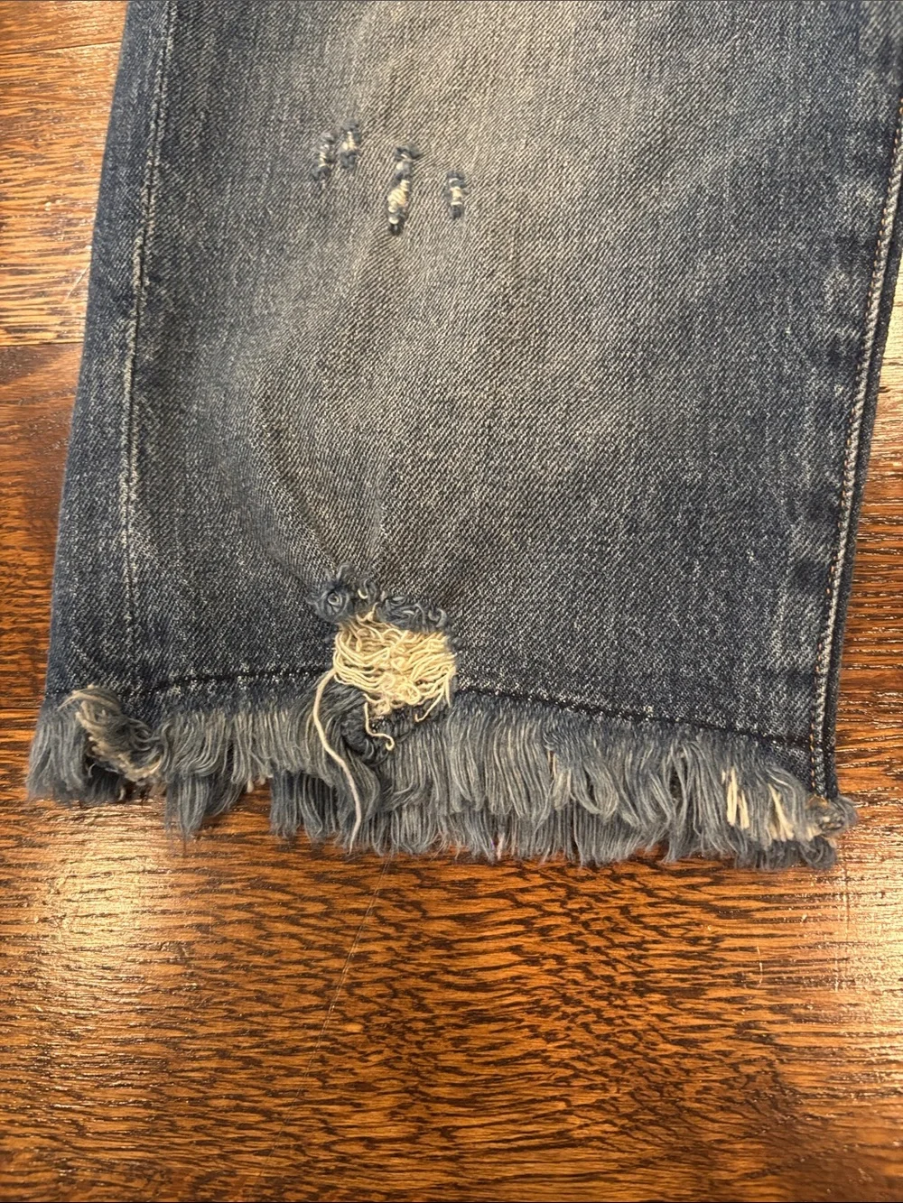 Frame Denim Women’s Distressed Blue Denim Knee-Length Shorts Size 25
